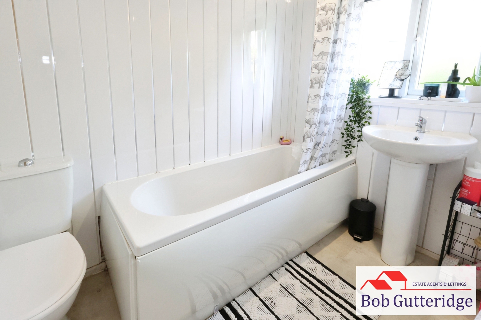 FIRST FLOOR BATHROOM